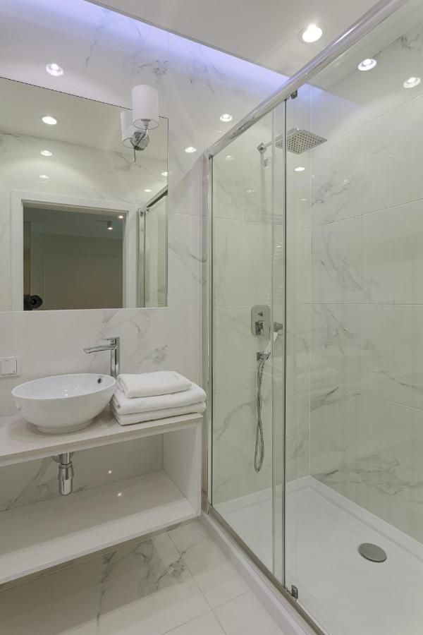 Mennica Residence Luxury Location Варшава Екстериор снимка