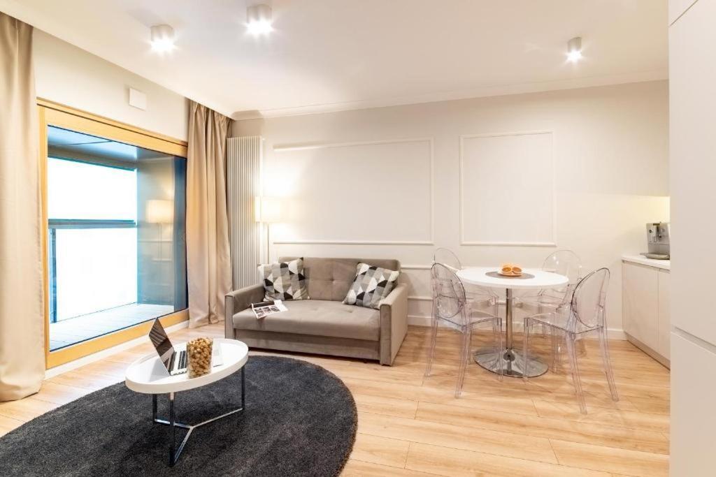 Mennica Residence Luxury Location Варшава Екстериор снимка